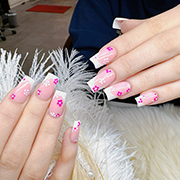 Auffüllen mit Farbe, Babyboom bei König Nails in Landau