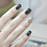 Maniküre mit Shellac bei König Nails in Landau